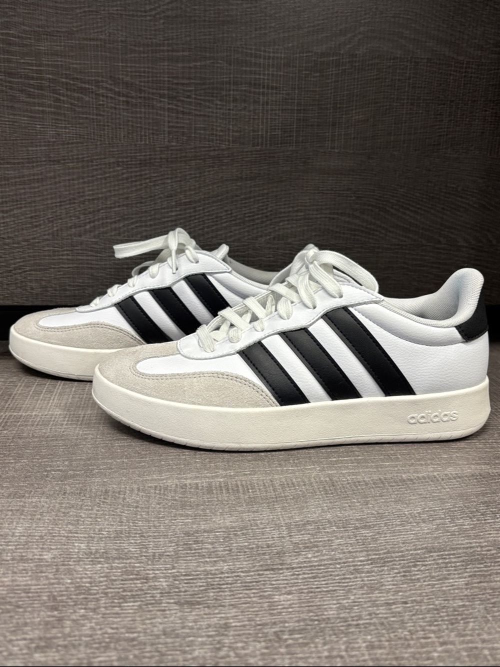 Women's Adidas Barreda Shoes (IH1229) - Size 8.5